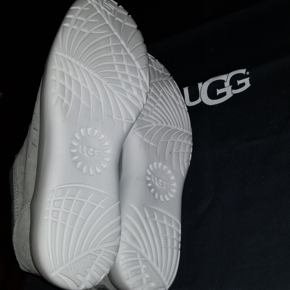 Sneakers - Picture 6 of 8